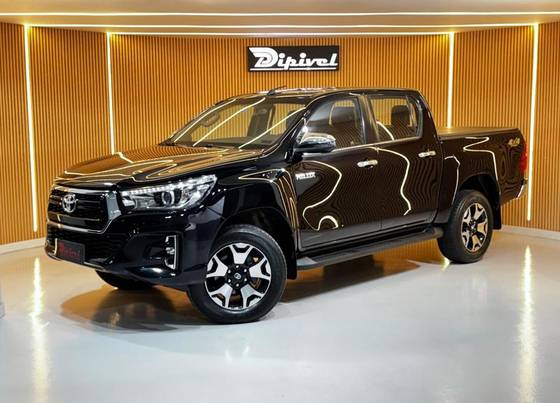 TOYOTA HILUX 2.8 SRX 4X4 CD 16V DIESEL 4P AUTOMÁTICO TOYOTA HILUX 2.8 SRX 4X4 CD 16V DIESEL 4P AUTOMÁTICO